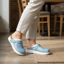   5046 -es női Dr Feet bőr papucs - vilagos kek - kivehető talpbetet